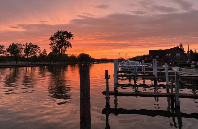House with Lake views, close to boat launch.