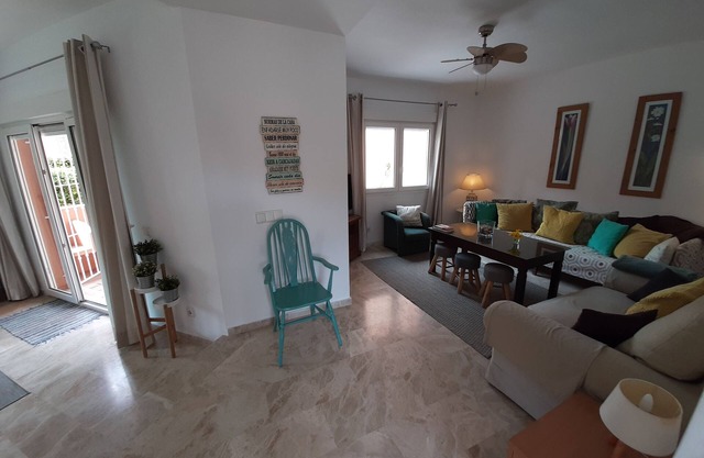 Casa con gran jardín junto al mar, barbacoa, ideal familias.