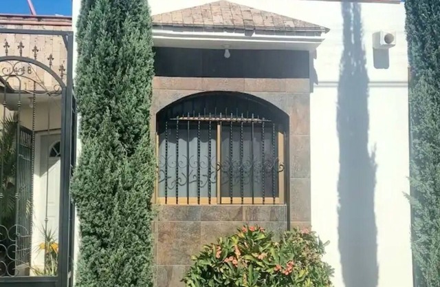 Casa con magnifica ubicacion en col. Scally, cerca de todo!!!