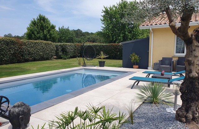 House with private pool, in a quiet location close to Mimizan.