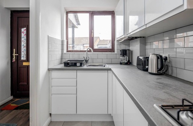 House with parking, WiFi &Garden