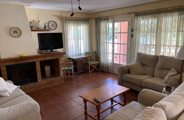 Casa con piscina a 7 km de la playa