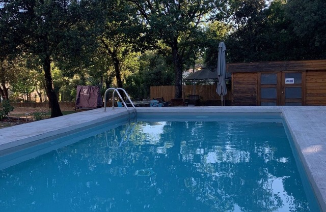 CASA CON PISCINA Y JARDÍN 1000m