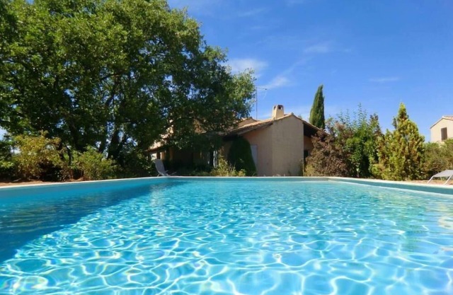 Casa con piscina y jardín de 1200 m².