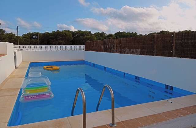 Casa con piscina, jardín, barbacoa, a/a, WiFi, parquing