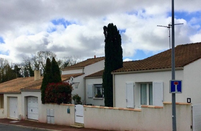 Casa con piscina cerca de la rochelle 4 pers.