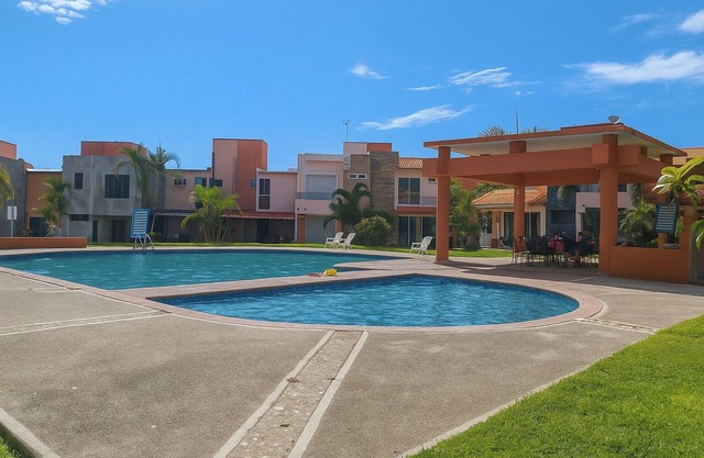 House with pool, near the beach - Casa con piscina, cerca de playa