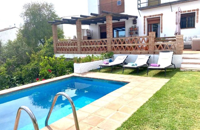 Casa con piscina, terraza y chimenea en Gaucín