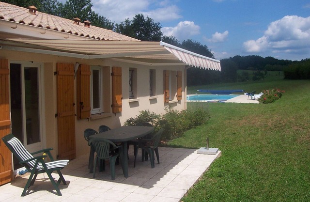 Casa con piscina privada en el pueblo negro Dordoña Perigord