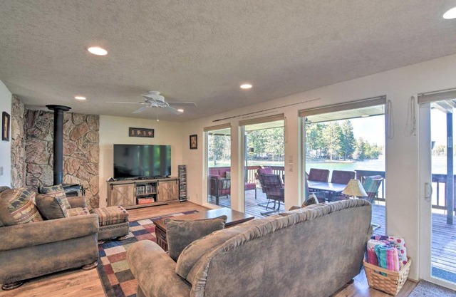 House with Private Deck on the Rock Creek Reservoir!