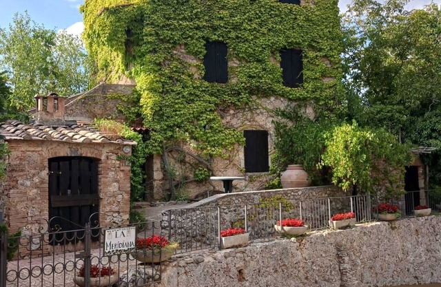 House with private garden and swimming pool for the exclusive use of guests