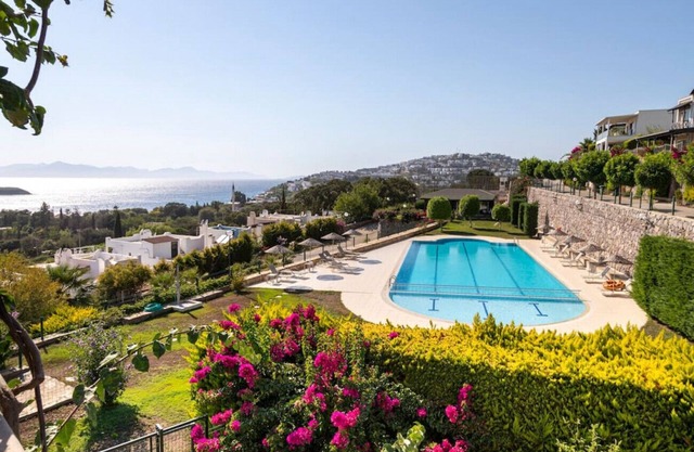 House with Sea View and Shared Pool in Bodrum