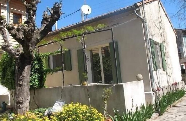 Casa con terraza sombreada y spa opcional en NIMES