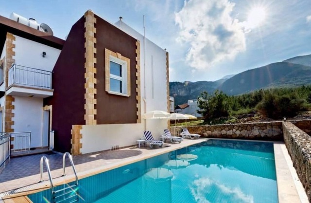 House with Shared Pool and Terrace 9 min to Beach