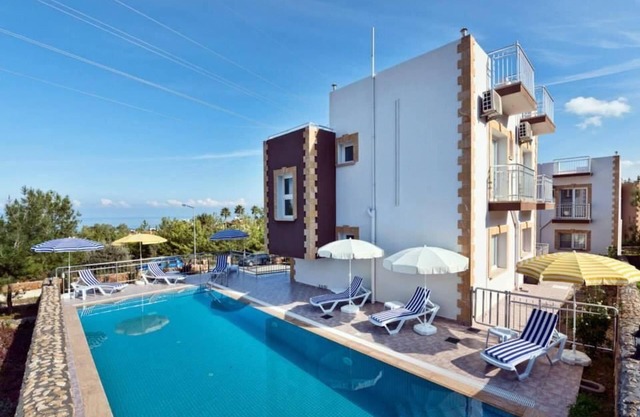 House with Shared Pool and Terrace 9 min to Beach