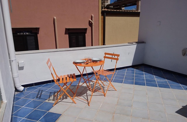 Casa con terraza soleada en el corazón del pueblo (reformada en 2016).