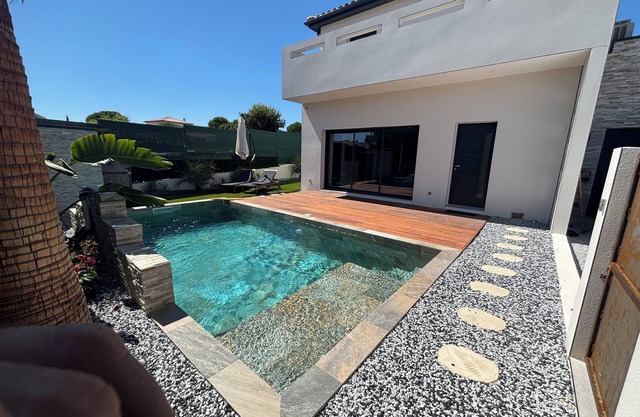 House with swimming pool