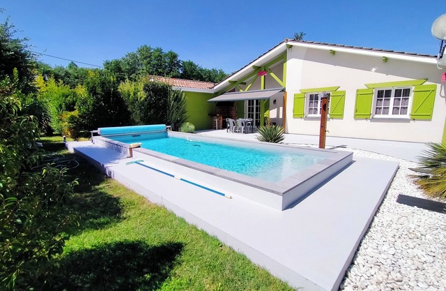 Casa con piscina zona de bienestar compartida entre Burdeos y el océano Lacanau.