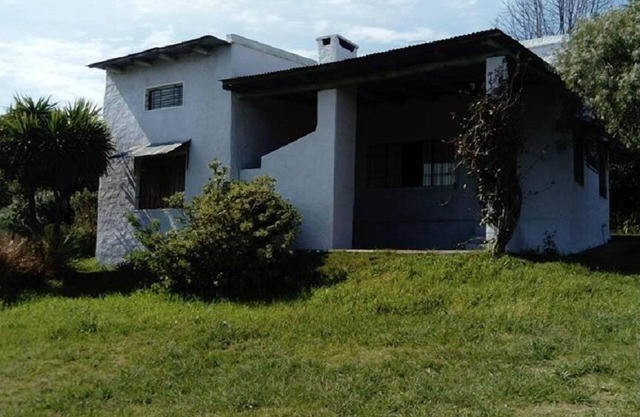 casa de dos dormitorios para 5/6 personas ubicada en el cerro del toro, cochera
