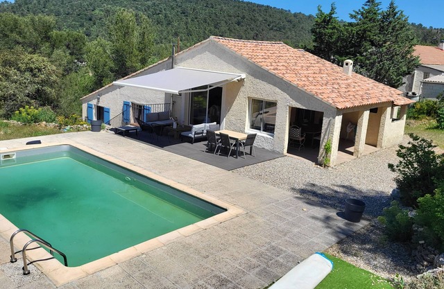 House with view for 8 people in Provence 30mm from the sea