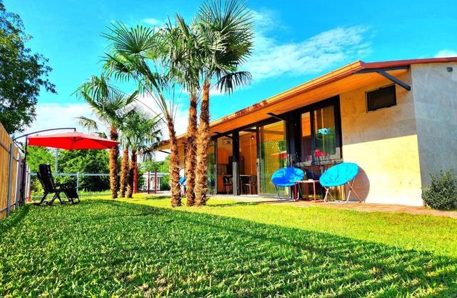 House&Yard Hellen 150m to beach