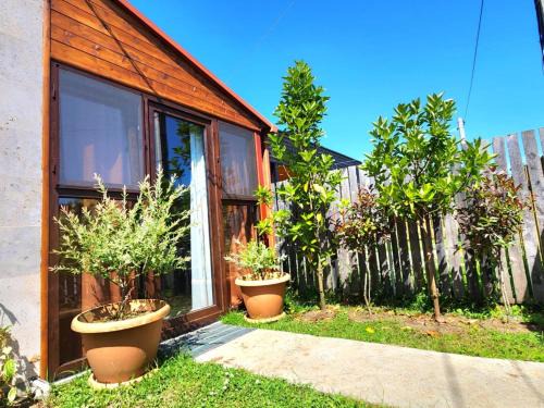 House & yard Hellen S for two 150m from beach