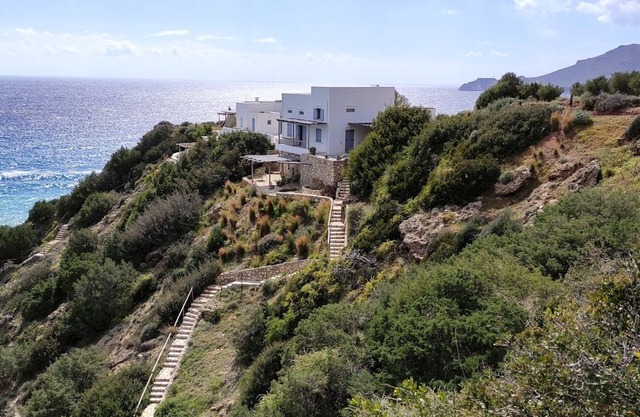 House Zinovia, two bedroom Cycladic villa with pool