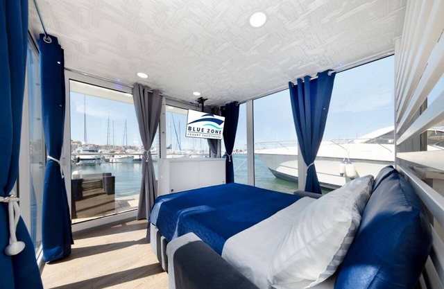 Houseboat Blue Zone 60 sqm 3 minutes from beach and downtown