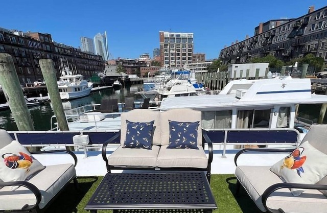 HouseBoat Endless Summer- Luxury Houseboat on the