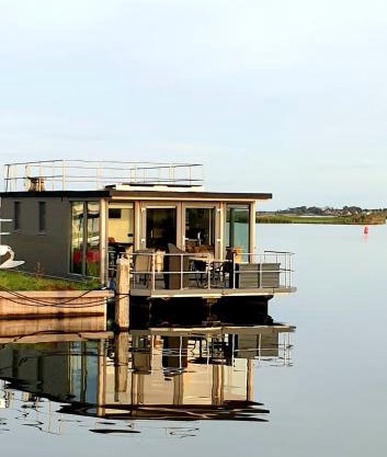 Houseboat Isola