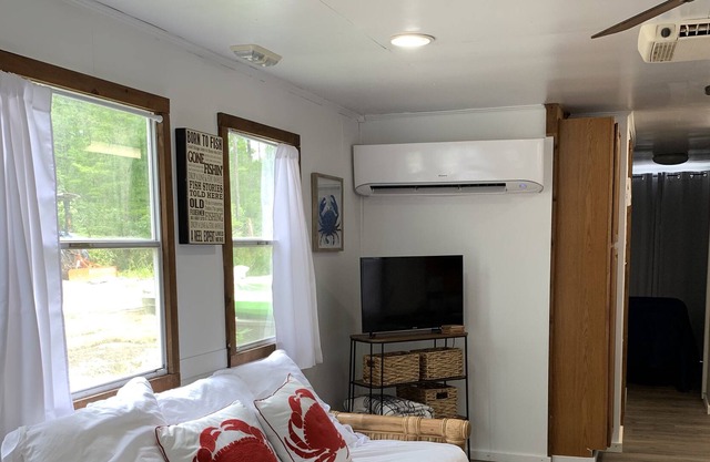 Houseboat retreat!