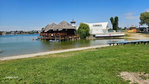 Houseboat Slnečné jazerá, apartmán 1