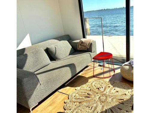 Houseboat Sneekermeer with Sun Deck, cleaning included