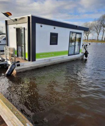 Houseboat Tiny Griffin