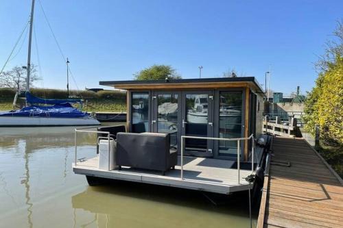 Houseboat Tulip NS006