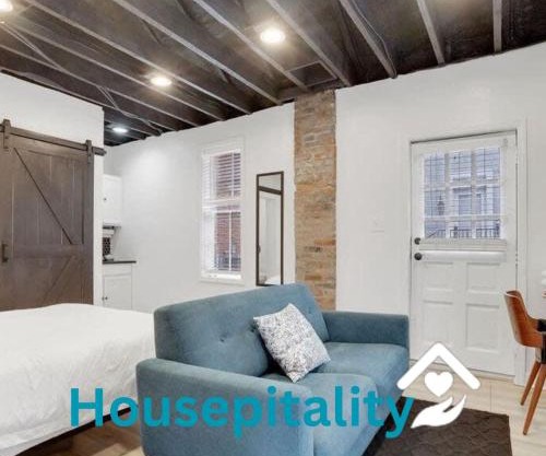 Housepitality - The Reichstag Suite - Modern