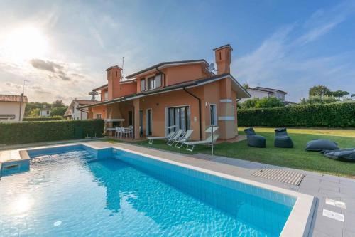 Houses and Apts in Albarella 24882