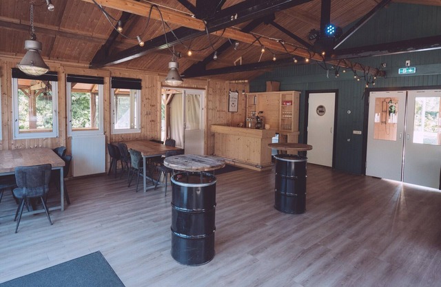 Casas y sala de grupos en Natuurreservaatat