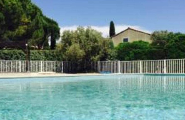 Housing in condominium with swimming pool