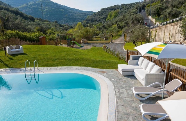 Housing with private garden terrace and residential swimming pool