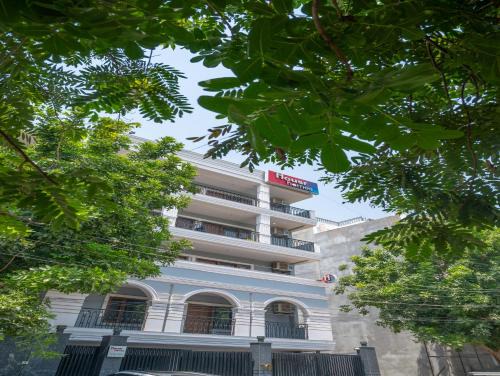 Housr Sector 28 Golf Course Road Next To Phase 1 Metro Station