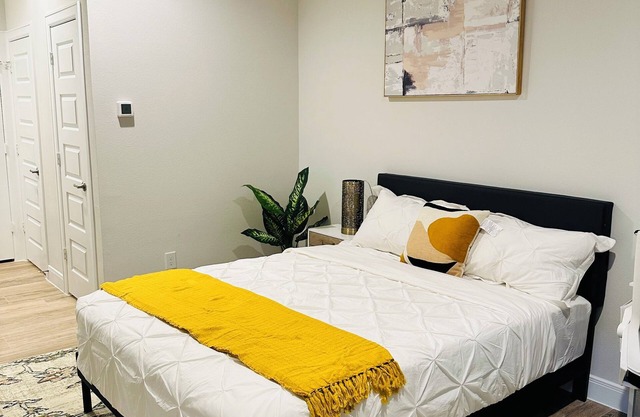 Houston Cozy Cityscape Retreat Near NRG Stadium, Galleria and TMC - Free WiFi