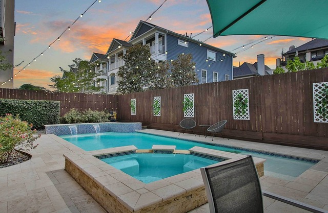 Houston Home Near Downtown w/ Pool & Hot Tub!