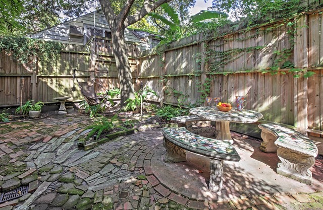 Houston Montrose Home: Walk to Bars & Restaurants!