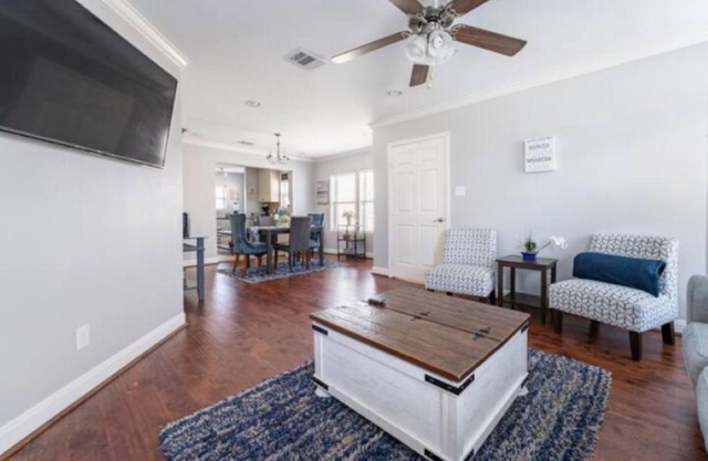 Houston's Cozy Abode