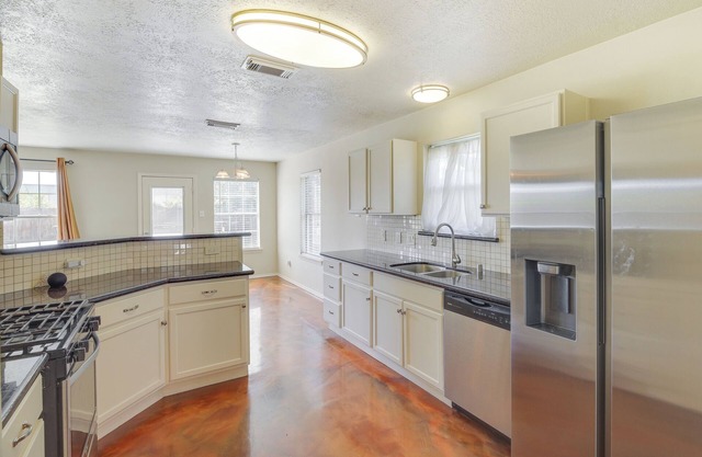 Houston Vacation Rental: 14 Mi to Downtown