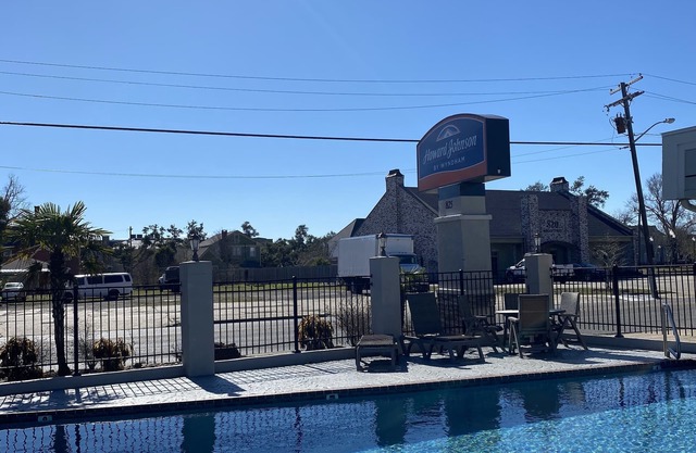 Howard Johnson by Wyndham Historic Lake Charles