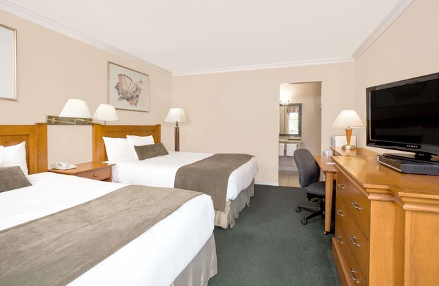 Howard Johnson by Wyndham Downtown Kamloops