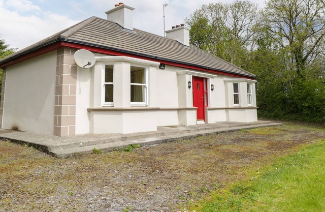 HOWLEY COTTAGE, pet friendly in Crossmolina, County Mayo