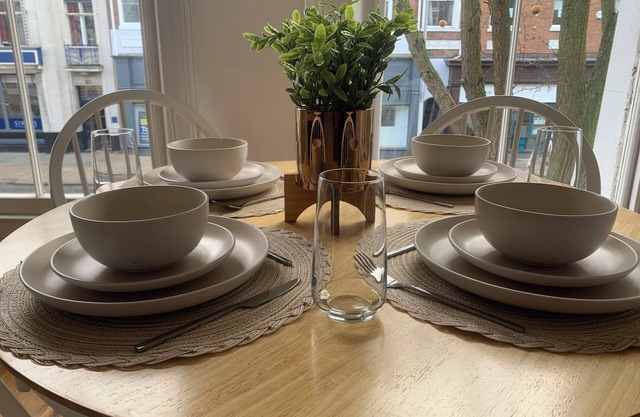HU1 Triplex City Centre Gem sleeps 6 H7